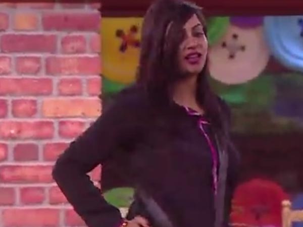 Arshi Khan’s Sensuous Dance Moves Arshi Khan’s Sensuous Dance Moves