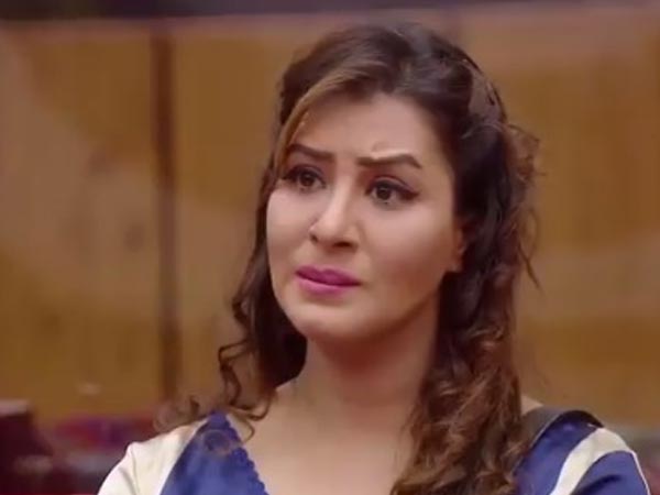 Shilpa Complains To The Housemates