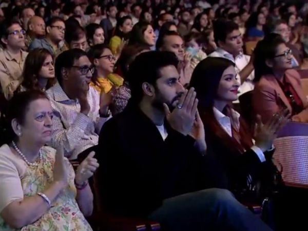 Aishwarya-Abhishek Cheer For Aaradhya Aishwarya-Abhishek Cheer For Aaradhya