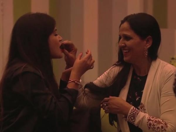 Bandgi Cuts The Cake