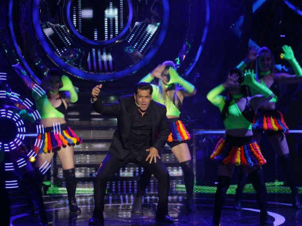 Salman’s Damakedaar Performance
