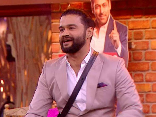 Comedian Balraj Entertains The Contestants & Viewers