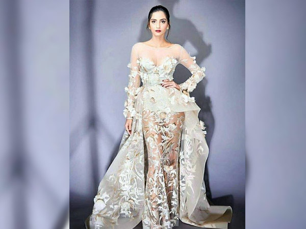 When Sonam Entered The Room When Sonam Entered The Room