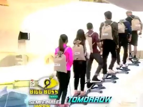 Contestants Stand On A Snow Mountain!