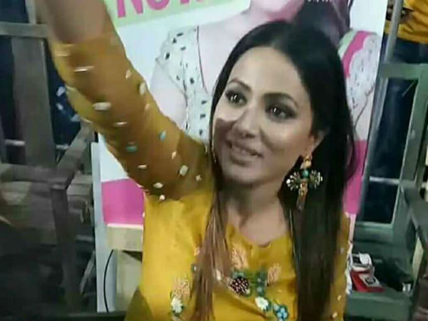 Fans Misbehave With Hina Fans Misbehave With Hina