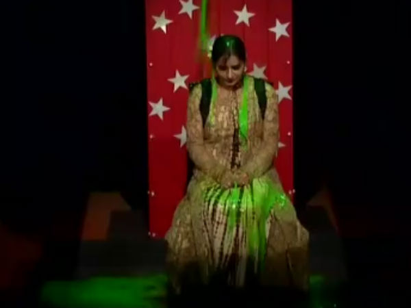 Salman Plays Fun Task With Housemates