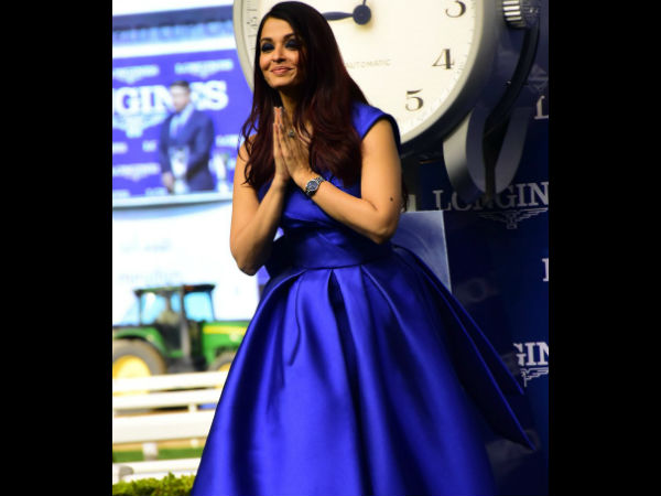 Aishwarya Looked Glamorous & Her Make-up Was On Point! 