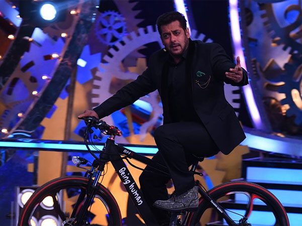 Salman Comes To The Girls’ Rescue