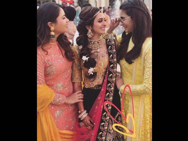 Indeed, A Happy Moment For Any Girl! 