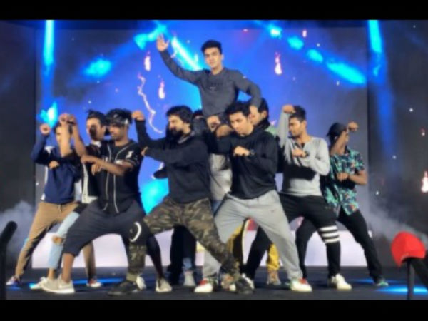 Faisal Khan Performs