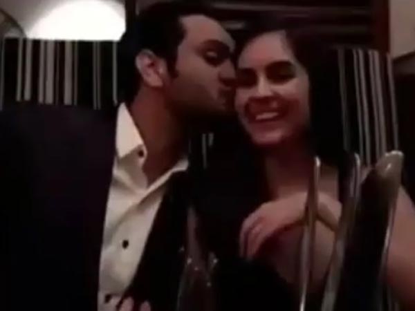 Vikas Kisses The Girl!