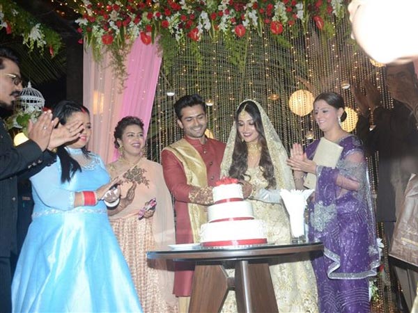ShoaIka Cuts The Cake ShoaIka Cuts The Cake