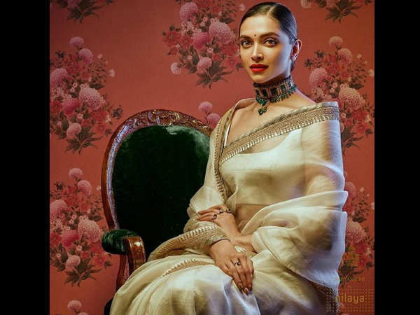 She Looks Like A Queen She Looks Like A Queen