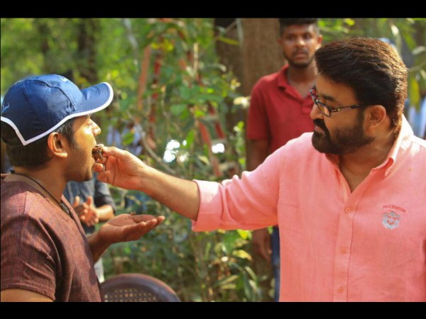 'Ithikkara Pakki...'