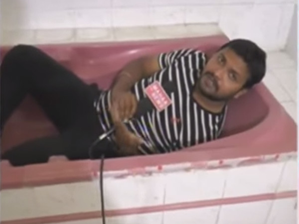 Reporter Jumps Into A Bath Tub Reporter Jumps Into A Bath Tub
