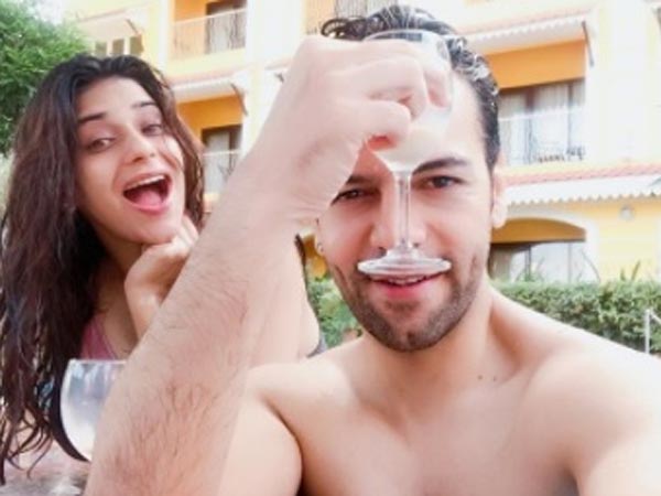 Poonam Is Not Marriage-phobic, While Sanjay Was!