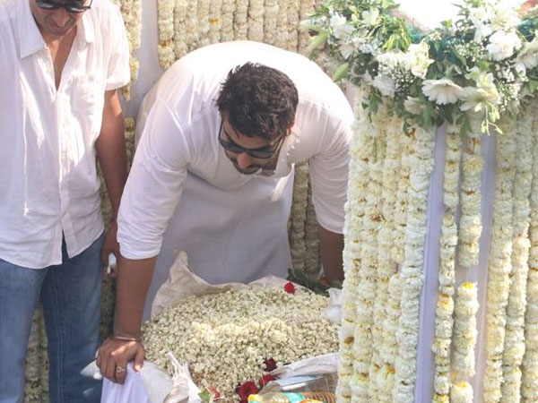 Sridevi Was Wrapped In A Red Saree Sridevi Was Wrapped In A Red Saree