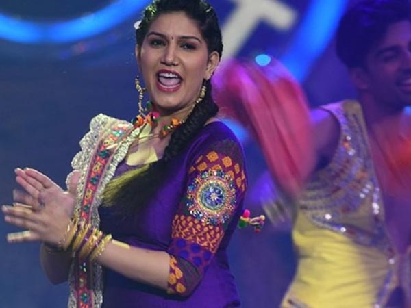 People Rush To Catch A Glimpse Of Sapna!