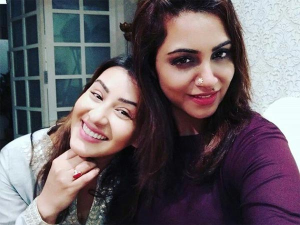Shilpa & Arshi Bond Over Dinner