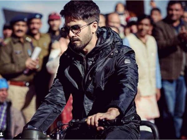 Batti Gul Meter Chalu Marks The Return Of Shahid Kapoor As A Chocolate Boy Batti Gul Meter Chalu Marks The Return Of Shahid Kapoor As A Chocolate Boy