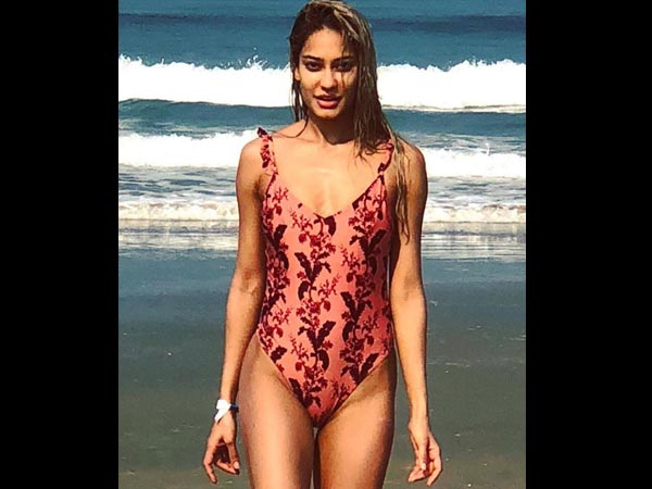 Smoking Hot Lisa Haydon Smoking Hot Lisa Haydon