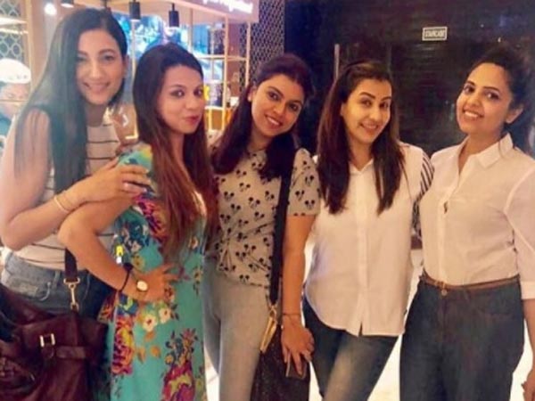Shilpa Chilling With Friends!