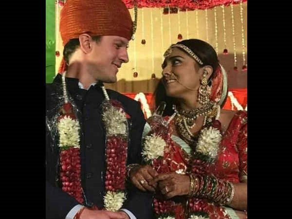 The Couple Had Eyes Only For Each Other
