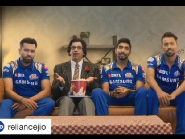 Sunil With Cricketers Sunil With Cricketers