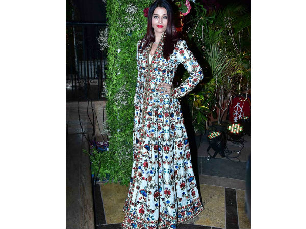 Aishwarya Turns Heads Aishwarya Turns Heads