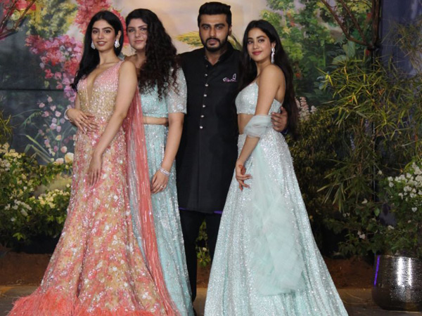 Arjun Posed With Janhvi & Khushi Arjun Posed With Janhvi & Khushi