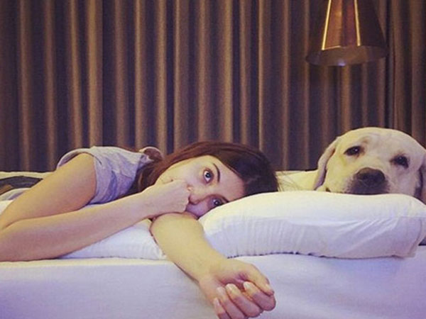 Anushka Sharma Lends A Helping Hand! Anushka Sharma Lends A Helping Hand!