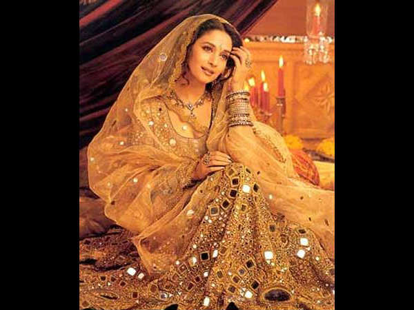  Madhuri Turns Courtesan For Kalank