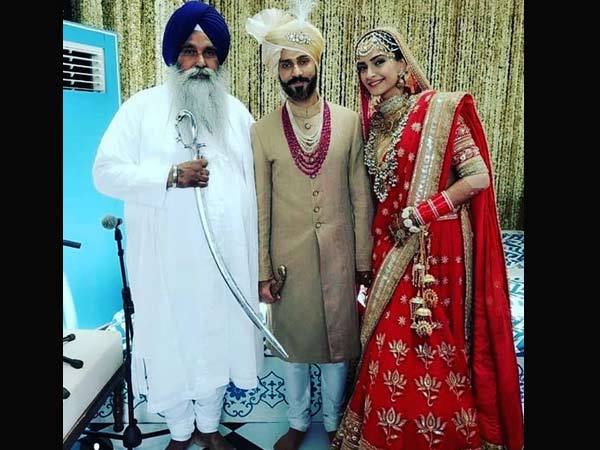 Sonam & Anil Kapoor Thanked The Media & Mumbai Police Sonam & Anil Kapoor Thanked The Media & Mumbai Police