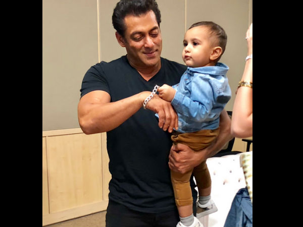Salman With Irfan's Baby Salman With Irfan's Baby