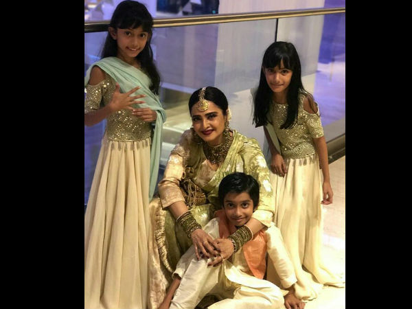 Rekha With Farah’s Kids