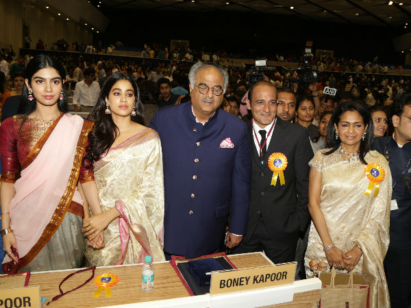 Akshaye Khanna Collected Vinod Khanna’s Award