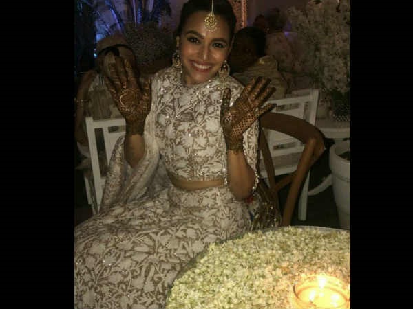 Mehendi Laga Ke Rakhna Mehendi Laga Ke Rakhna