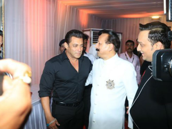 Salman Arrives In Style 