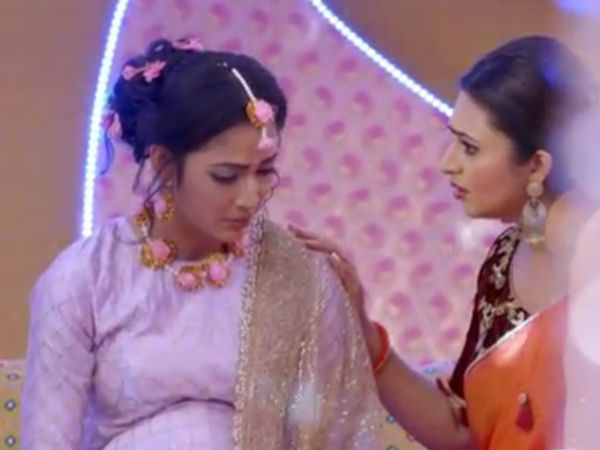 Ishita & Roshni Leave The Bhalla House Ishita & Roshni Leave The Bhalla House