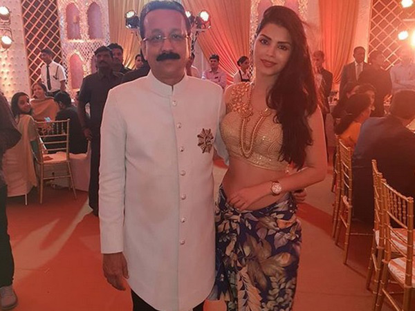 Sonali At Baba Siddique's Iftaar Party Sonali At Baba Siddique's Iftaar Party