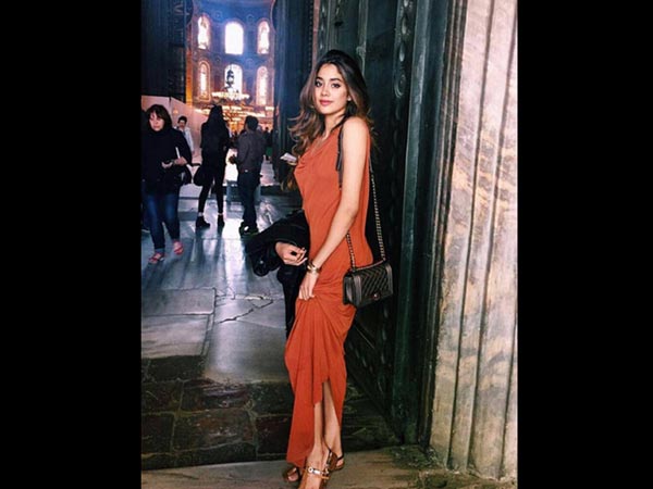 She's A Globetrotter