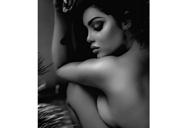 The Hot Gizele Thakral