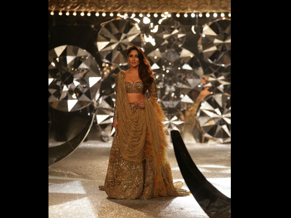 Kareena’s Lehenga Weighed 30 Kg Kareena’s Lehenga Weighed 30 Kg