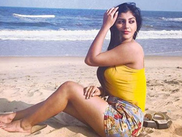 Hello, Ms Beach Babe!