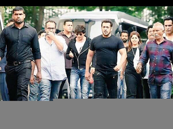 Spreading Bhai-Chara Shahrukh Style