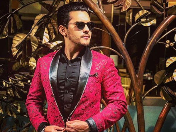 Aditya Narayan Injures His Eye!