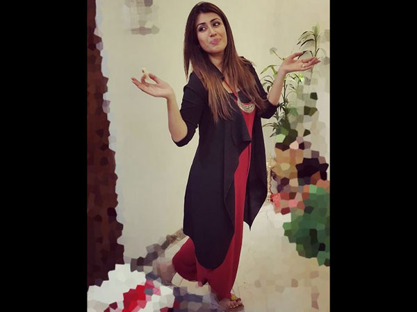 Divyanka & Hiten Wish Ankita On Her Birthday