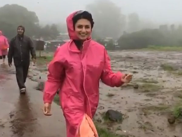 The Actress Dances Like A Kid!