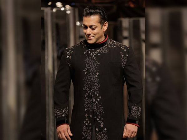 The Superstar Graces The Show 