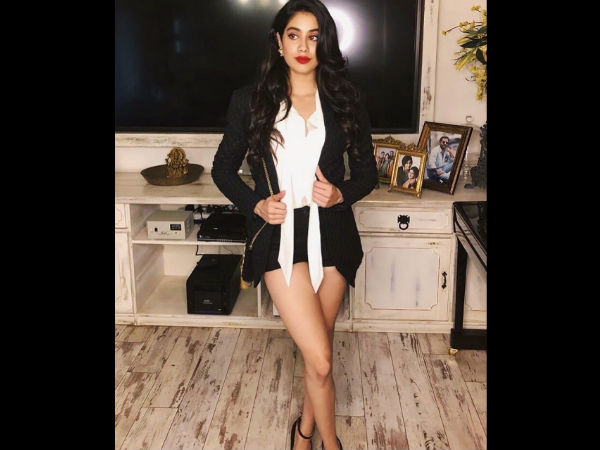 Janhvi On Sara & Ananya's Feedback On Dhadak Janhvi On Sara & Ananya's Feedback On Dhadak